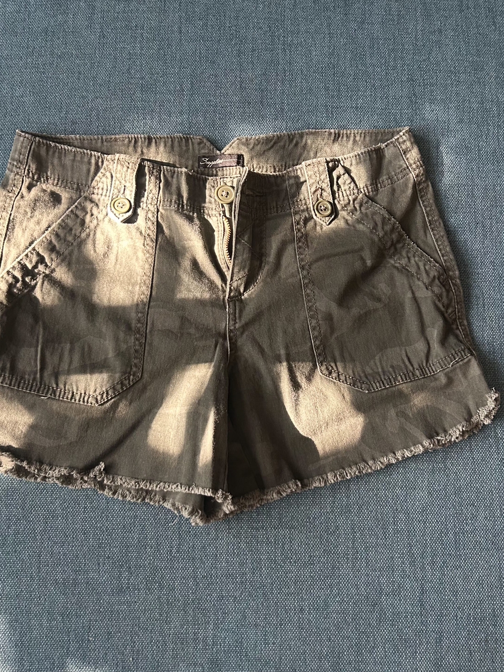Casual Frayed-Hem Olive Green Women’s Shorts